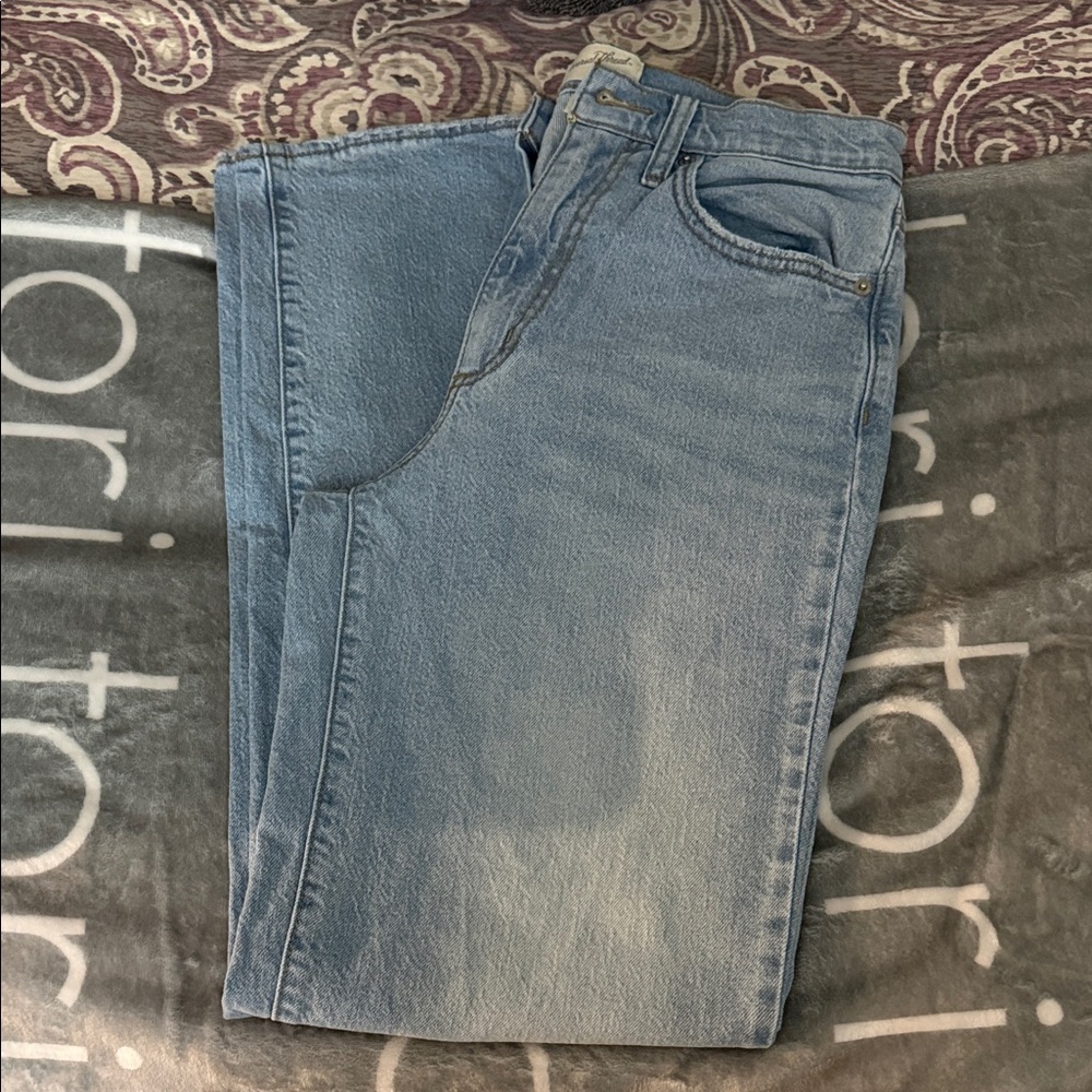 Universal Thread Women's Light Blue Straight Leg Jeans